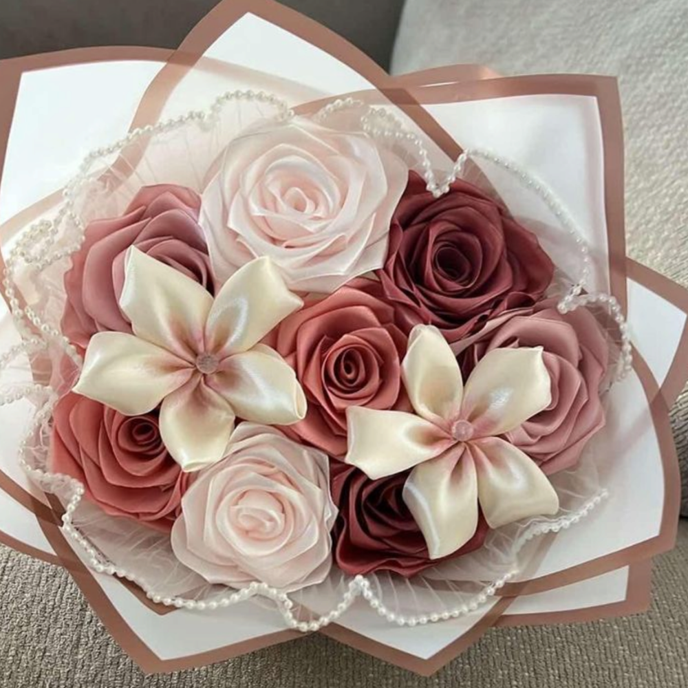 Buquê de cetim lilás com acabamento premium